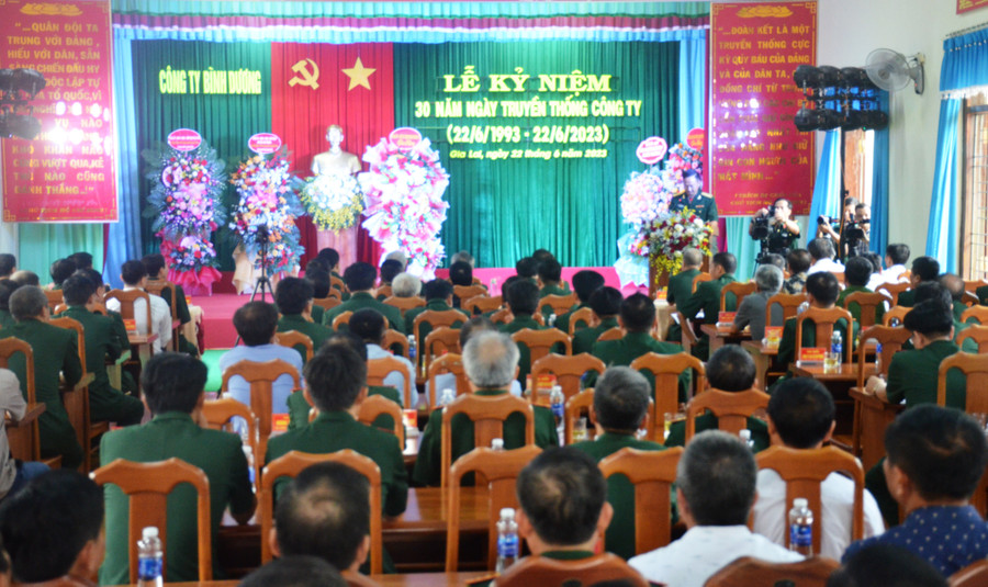 Quang cảnh buổi lễ. Ảnh: Vĩnh Hoàng Quang cảnh buổi lễ. Ảnh: Vĩnh Hoàng