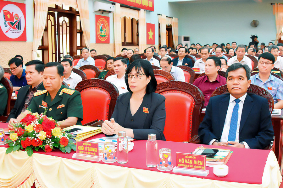 Các đồng chí lãnh đạo tỉnh dự đại hội. Ảnh: Đức Thụy Các đồng chí lãnh đạo tỉnh dự đại hội. Ảnh: Đức Thụy