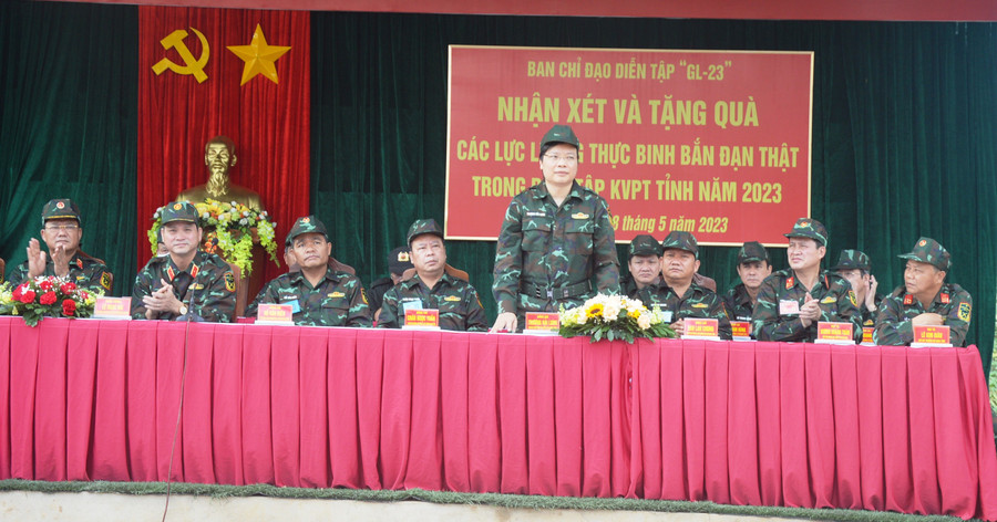 Các đồng chí lãnh đạo tỉnh tham dự diễn tập. Ảnh: Vĩnh Hoàng Các đồng chí lãnh đạo tỉnh tham dự diễn tập. Ảnh: Vĩnh Hoàng