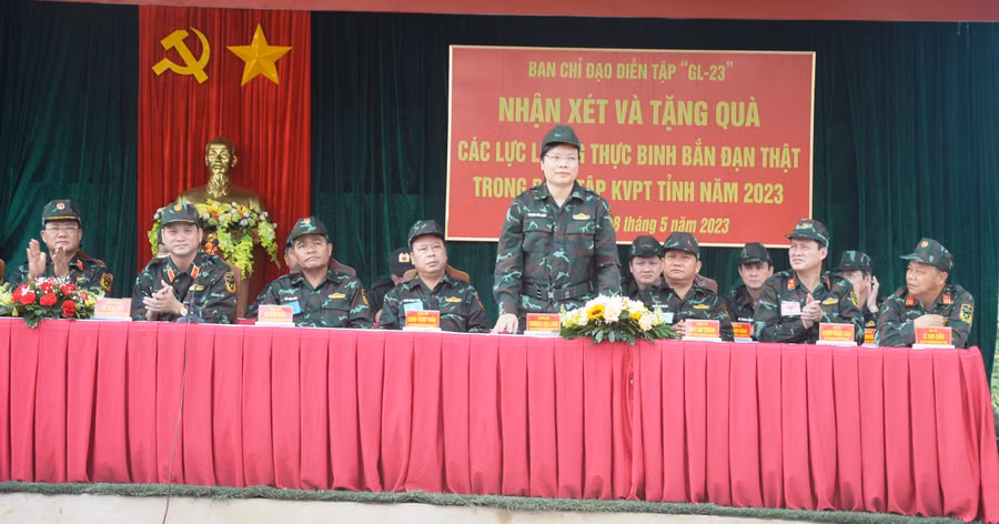 Các đồng chí lãnh đạo tỉnh tham dự diễn tập. Ảnh: Vĩnh Hoàng