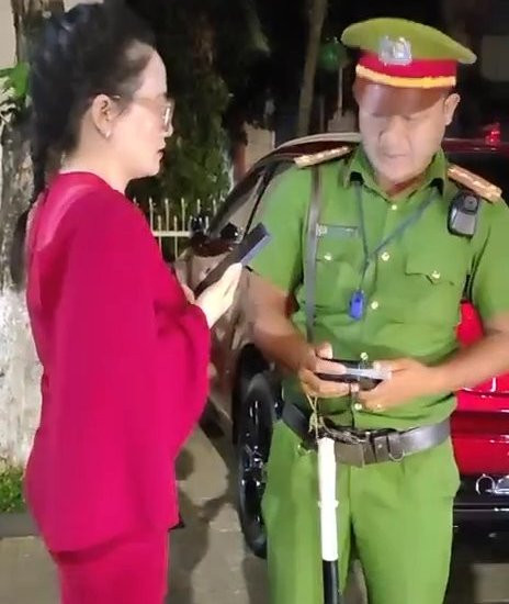 Bà L.T.N tại thời điểm kiểm tra nồng độ cồn