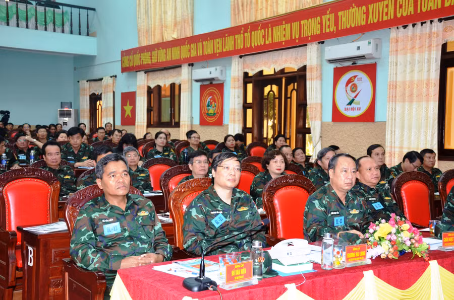 Các đồng chí lãnh đạo tỉnh dự buổi khai mạc diễn tập. Ảnh: Vĩnh Hoàng