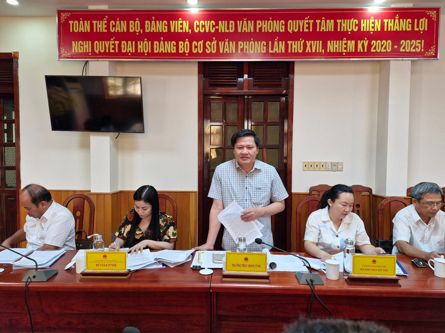 Đồng chí Trương Văn Đạt phát biểu ý kiến tại buổi giám sát. Ảnh: Vĩnh Hoàng Đồng chí Trương Văn Đạt phát biểu ý kiến tại buổi giám sát. Ảnh: Vĩnh Hoàng