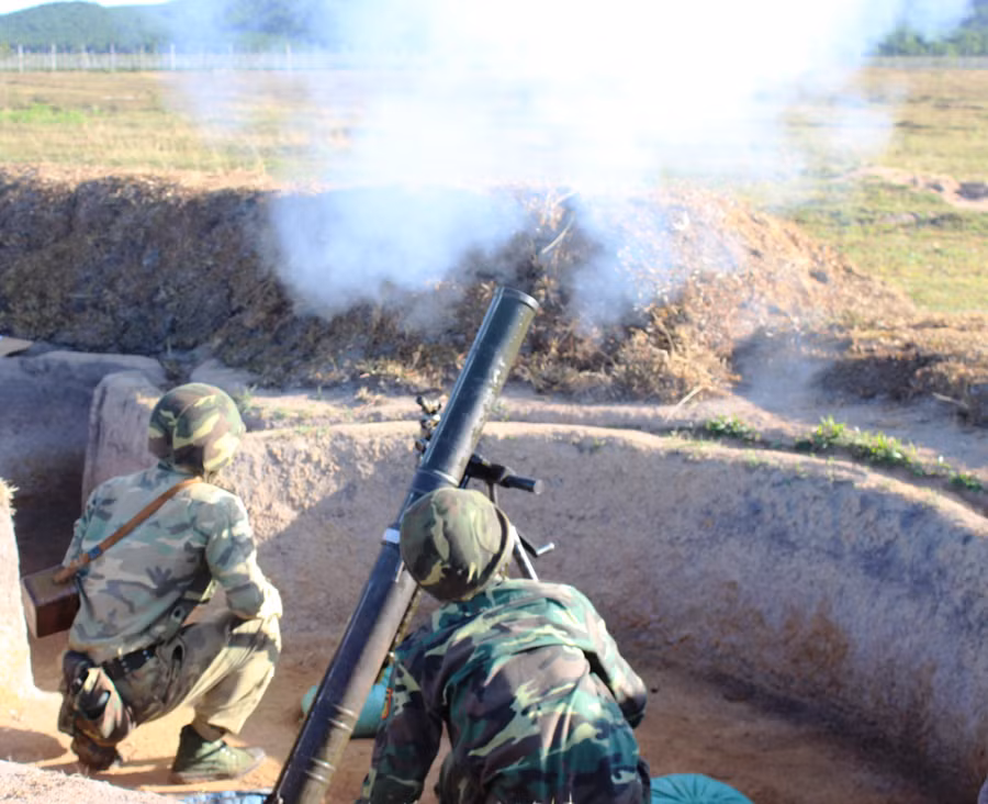 Các loại cối 80, 100 áp chế hỏa lực địch. Ảnh: Vĩnh Hoàng