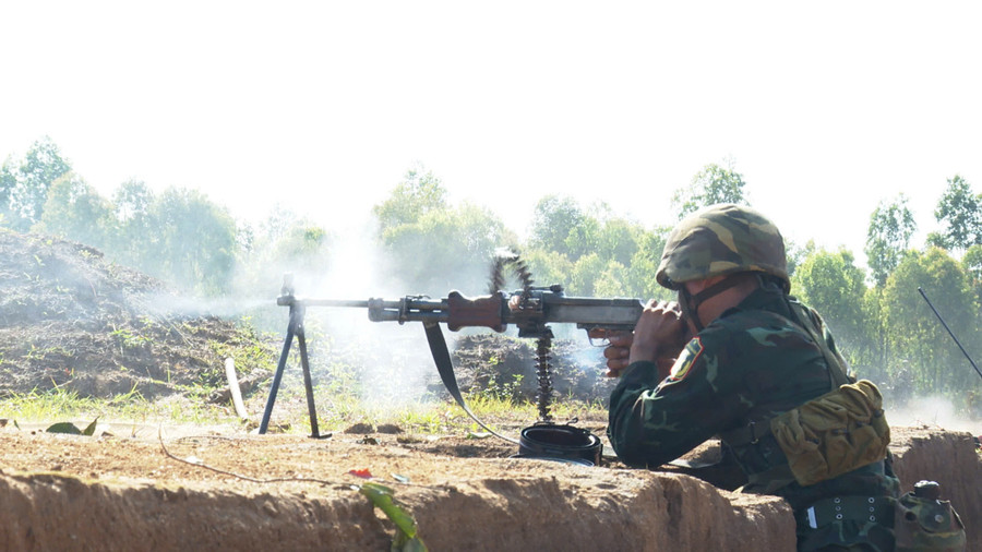 Hỏa lực của ta chi viện cho bộ binh tiêu diệt địch. Ảnh: Vĩnh Hoàng