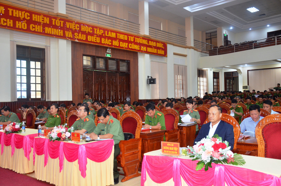 Các đồng chí lãnh đạo dự hội nghị. Ảnh: Vĩnh Hoàng Các đồng chí lãnh đạo dự hội nghị. Ảnh: Vĩnh Hoàng
