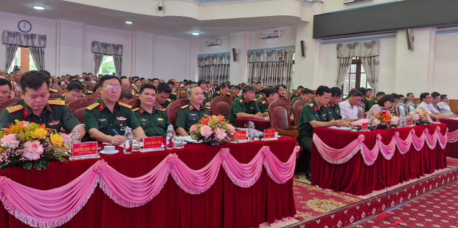 Các đại biểu tham dự hội nghị đánh giá công tác dân vận và tuyên truyền đặc biệt của Binh đoàn 15. Ảnh: Vĩnh Hoàng Các đại biểu tham dự hội nghị đánh giá công tác dân vận và tuyên truyền đặc biệt của Binh đoàn 15. Ảnh: Vĩnh Hoàng