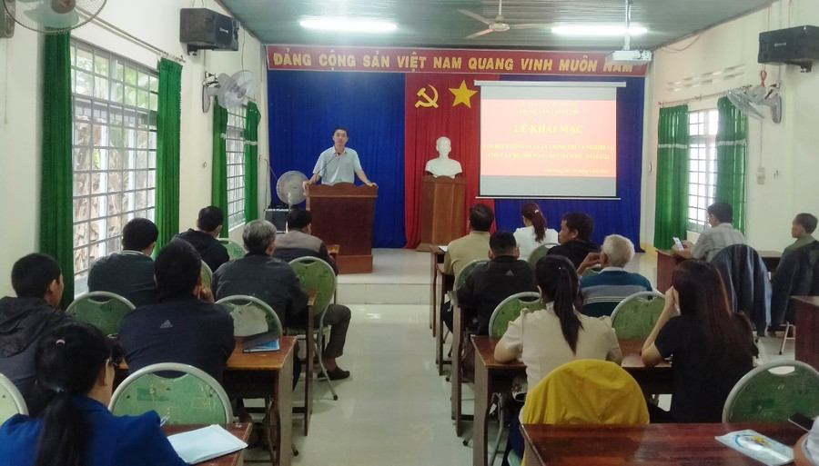 Huyện ủy Chư Prông bồi dưỡng nghiệp vụ cho các đảng viên. Ảnh: Vĩnh Hoàng Huyện ủy Chư Prông bồi dưỡng nghiệp vụ cho các đảng viên. Ảnh: Vĩnh Hoàng