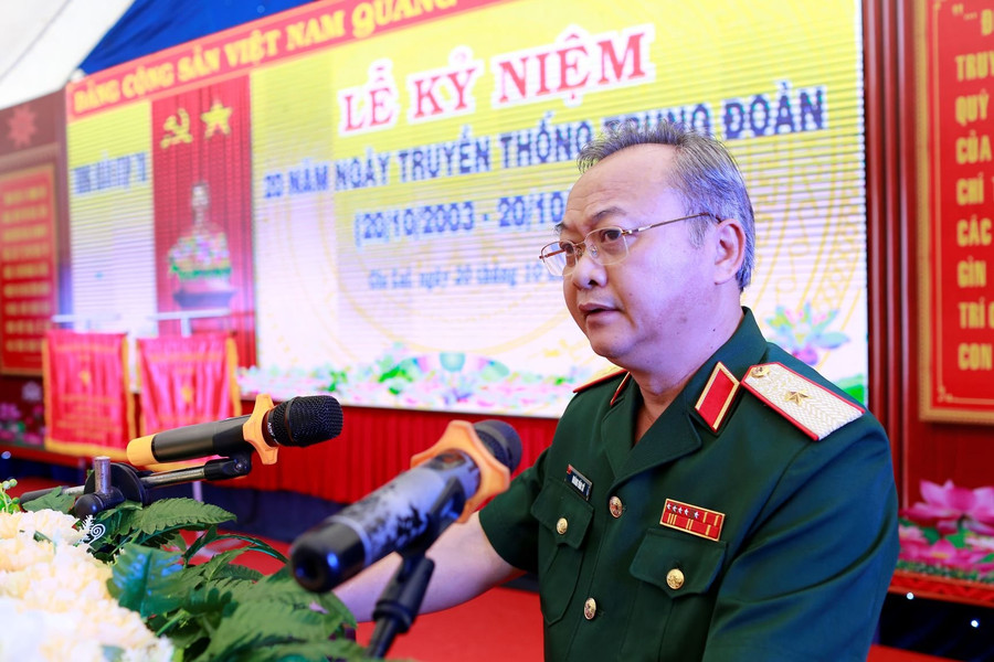 Thiếu tướng Hoàng Văn Sỹ-Tư lệnh Binh đoàn 15 phát biểu tại buổi lễ. Ảnh: Vĩnh Hoàng Thiếu tướng Hoàng Văn Sỹ-Tư lệnh Binh đoàn 15 phát biểu tại buổi lễ. Ảnh: Vĩnh Hoàng