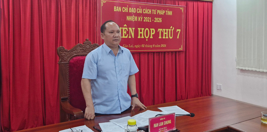 Phó Bí thư Tỉnh ủy, kiêm Trưởng Ban Chỉ đạo Cải cách tư pháp tỉnh Rah Lan Chung phát biểu chỉ đạo tại hội nghị. Ảnh: Vĩnh Hoàng Phó Bí thư Tỉnh ủy, kiêm Trưởng Ban Chỉ đạo Cải cách tư pháp tỉnh Rah Lan Chung phát biểu chỉ đạo tại hội nghị. Ảnh: Vĩnh Hoàng