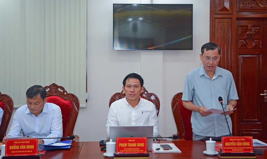 Trung tướng Nguyễn Văn Hùng-Phó trưởng Đoàn kiểm tra công bố các quyết định kiểm tra. Ảnh: Vĩnh Hoàng Trung tướng Nguyễn Văn Hùng-Phó trưởng Đoàn kiểm tra công bố các quyết định kiểm tra. Ảnh: Vĩnh Hoàng