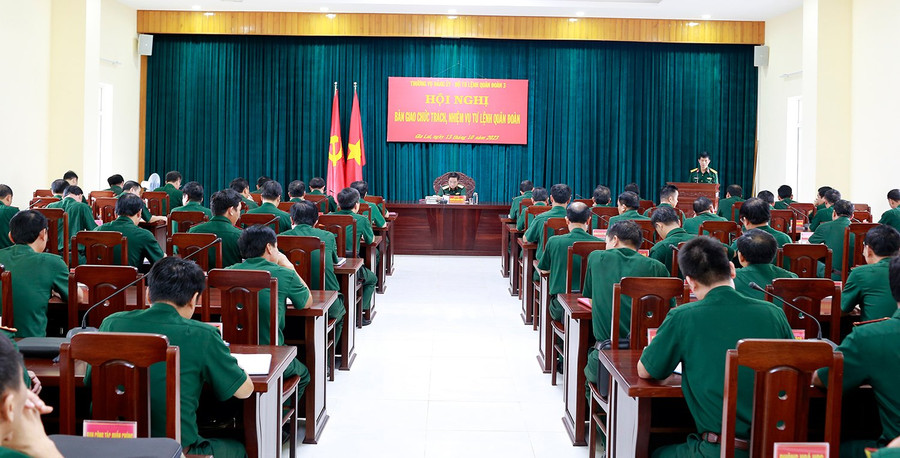 Quang cảnh buổi bàn giao chức trách, nhiệm vụ Tư lệnh Quân đoàn 3. Ảnh: Vĩnh Hoàng Quang cảnh buổi bàn giao chức trách, nhiệm vụ Tư lệnh Quân đoàn 3. Ảnh: Vĩnh Hoàng