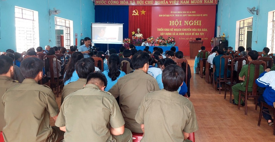 Quang cảnh hội nghị xây dựng xã Ia Dom &quot;sạch&quot; về ma túy. Ảnh: Vĩnh Hoàng