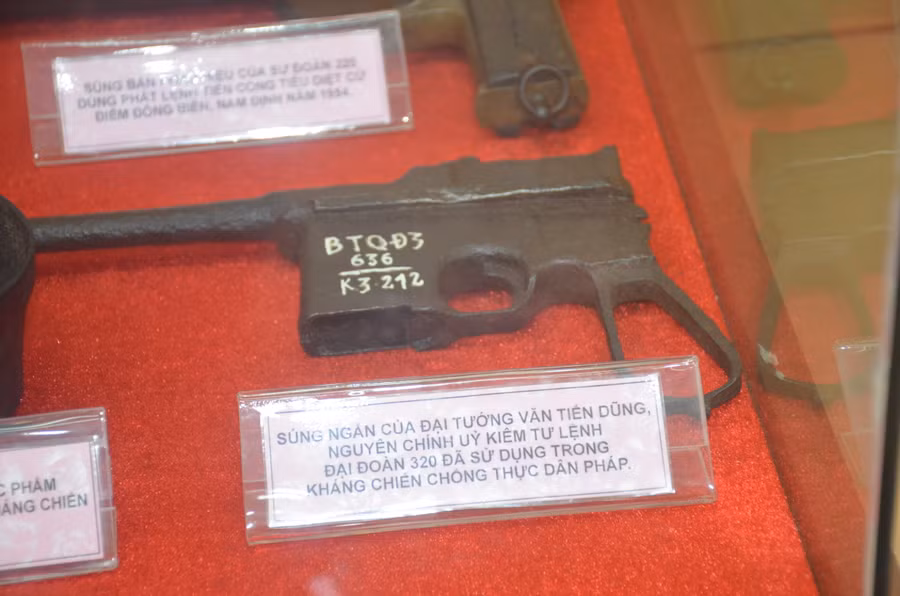 Khẩu súng của Đại tướng Văn Tiến Dũng được trưng bày tại Bảo tàng Quân đoàn 3. Ảnh: Vĩnh Hoàng