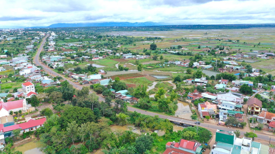 Cử tri mong muốn có chính sách đặc thù để phát triển cơ sở hạ tầng, đặc biệt là giao thông. Ảnh: Quang Tấn