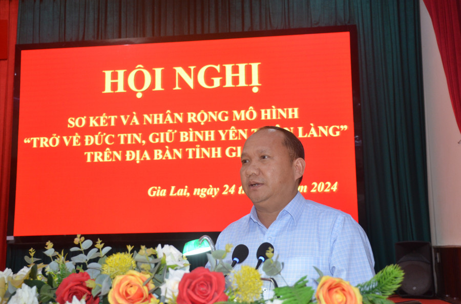 Phó Bí thư Tỉnh ủy Rah Lan Chung phát biểu tại hội nghị. Ảnh: Vĩnh Hoàng Phó Bí thư Tỉnh ủy Rah Lan Chung phát biểu tại hội nghị. Ảnh: Vĩnh Hoàng