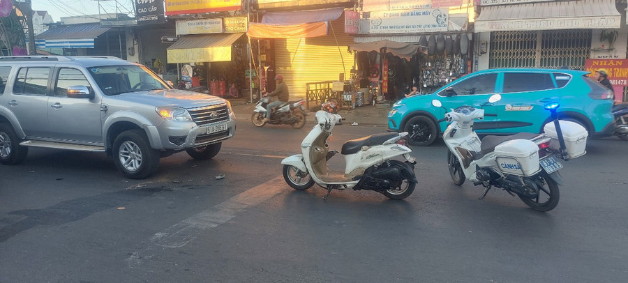 Hiện trường vụ va chạm. Ảnh: Thiên Thanh