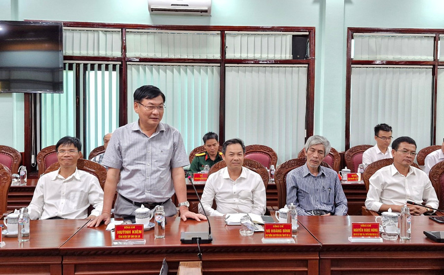 Ông Huỳnh Kiên-Tổng Biên tập Báo Gia Lai kiêm Chủ tịch Hội Nhà báo tỉnh phát biểu tại hội nghị. Ảnh: Vĩnh Hoàng Ông Huỳnh Kiên-Tổng Biên tập Báo Gia Lai kiêm Chủ tịch Hội Nhà báo tỉnh phát biểu tại hội nghị. Ảnh: Vĩnh Hoàng