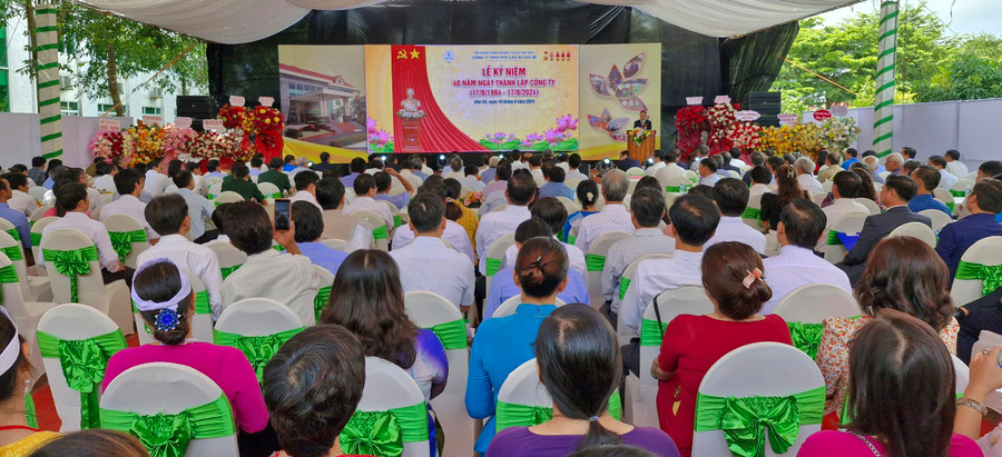 Quang cảnh buổi lễ. Ảnh: Vĩnh Hoàng Quang cảnh buổi lễ. Ảnh: Vĩnh Hoàng