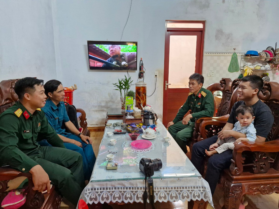 Ban Chỉ huy Quân sự huyện Đức Cơ gặp mặt, động viên thanh niên lên đường nhập ngũ. Ảnh: Vĩnh Hoàng Ban Chỉ huy Quân sự huyện Đức Cơ gặp mặt, động viên thanh niên lên đường nhập ngũ. Ảnh: Vĩnh Hoàng