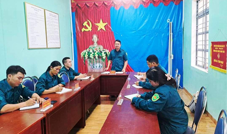 Hoàng Văn Hưng chủ trì họp triển khai công việc. Ảnh: Vĩnh Hoàng Hoàng Văn Hưng chủ trì họp triển khai công việc. Ảnh: Vĩnh Hoàng