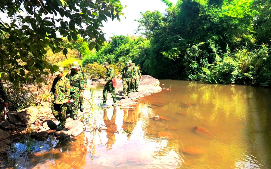 Bộ đội Biên phòng tỉnh tăng cường tuần tra, kiểm soát địa bàn dịp Tết. Ảnh: Vĩnh Hoàng Bộ đội Biên phòng tỉnh tăng cường tuần tra, kiểm soát địa bàn dịp Tết. Ảnh: Vĩnh Hoàng