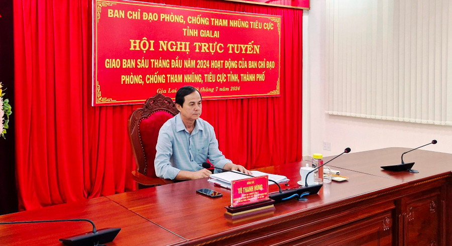 Đồng chí Võ Thanh Hùng-Ủy viên Ban Thường vụ Tỉnh ủy, Trưởng ban Nội chính Tỉnh ủy, Phó trưởng Ban Thường trực Ban Chỉ đạo PCTN, tiêu cực tỉnh chủ trì hội nghị tại điểm cầu Gia Lai. Ảnh: Vĩnh Hoàng Đồng chí Võ Thanh Hùng-Ủy viên Ban Thường vụ Tỉnh ủy, Trưởng ban Nội chính Tỉnh ủy, Phó trưởng Ban Thường trực Ban Chỉ đạo PCTN, tiêu cực tỉnh chủ trì hội nghị tại điểm cầu Gia Lai. Ảnh: Vĩnh Hoàng