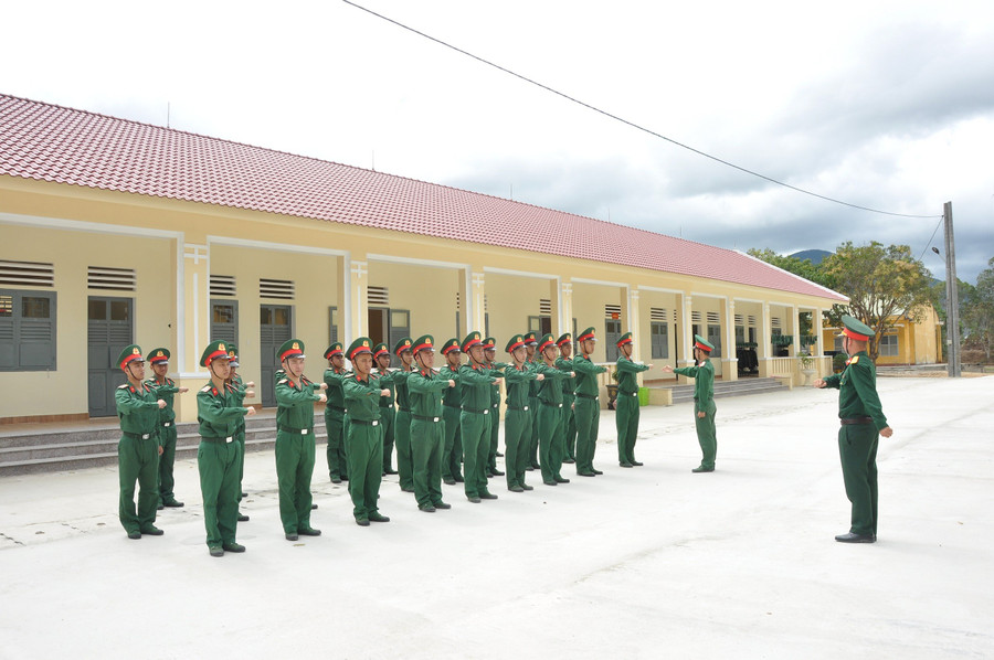 Các chiến sĩ mới ở Lữ đoàn Công binh 7 huấn luyện đội hình, đội ngũ. Ảnh: Vĩnh Hoàng Các chiến sĩ mới ở Lữ đoàn Công binh 7 huấn luyện đội hình, đội ngũ. Ảnh: Vĩnh Hoàng