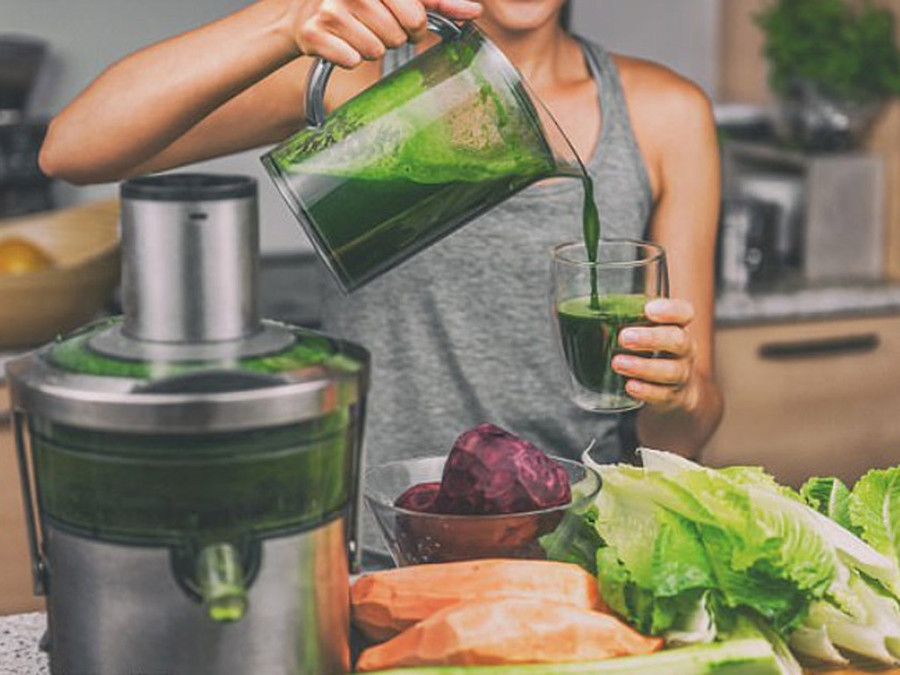 Chuyên gia đề nghị ép cà rốt, củ dền và cà chua. Ảnh: SHUTTERSTOCK Chuyên gia đề nghị ép cà rốt, củ dền và cà chua. Ảnh: SHUTTERSTOCK