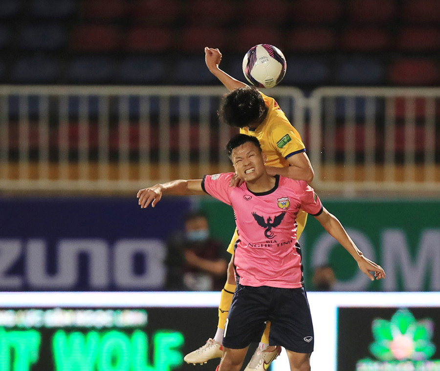 HAGL và đội Hà Tĩnh gặp nhau trên sân Pleiku mùa giải 2022. Ảnh: VPF
