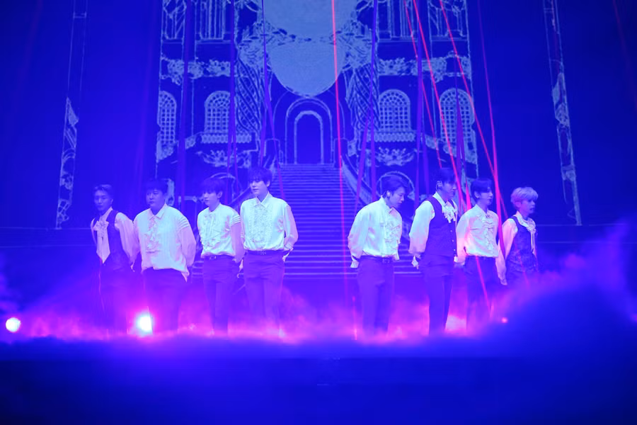 Người hâm mộ đưa ra nhiều suy đoán xoay quanh tên sân vận động, nhà hát hoặc sân khấu mà Super Junior sẽ biểu diễn. Ảnh: FB NV