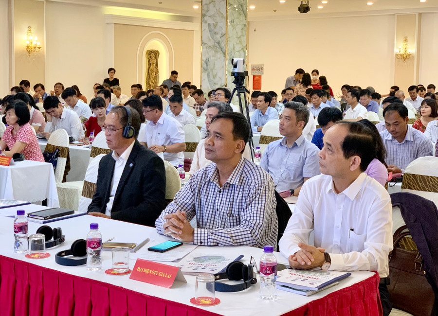 Hội nghị dành nhiều thời gian thảo luận tập trung vào tăng cường sự phối hợp đa ngành trong công tác phòng- chống bệnh dại. Ảnh: Như Nguyện