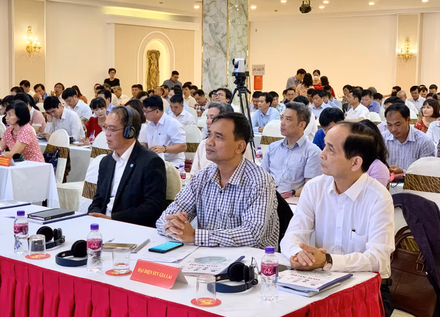 Hội nghị dành nhiều thời gian thảo luận tập trung vào tăng cường sự phối hợp đa ngành trong công tác phòng- chống bệnh dại. Ảnh: Như Nguyện