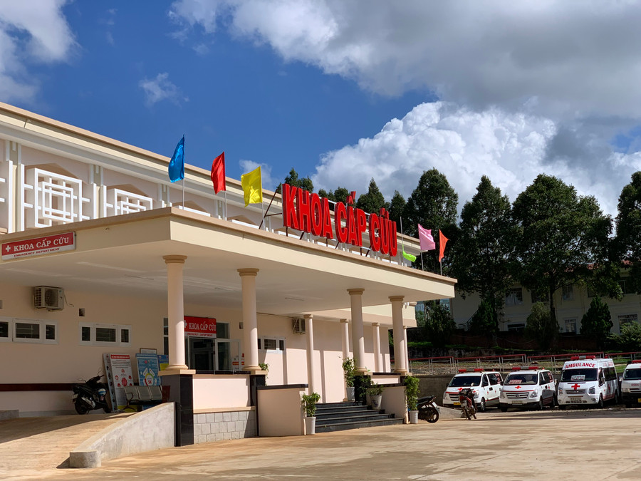 Ngày 2-2-2023, ông P. có triệu chứng sợ nước, sợ gió, sợ ánh sáng, mệt mỏi và được người nhà đưa vào Khoa Cấp cứu (Bệnh viện Đa khoa tỉnh Gia Lai). Ảnh: Như Nguyện Ngày 2-2-2023, ông P. có triệu chứng sợ nước, sợ gió, sợ ánh sáng, mệt mỏi và được người nhà đưa vào Khoa Cấp cứu (Bệnh viện Đa khoa tỉnh Gia Lai). Ảnh: Như Nguyện