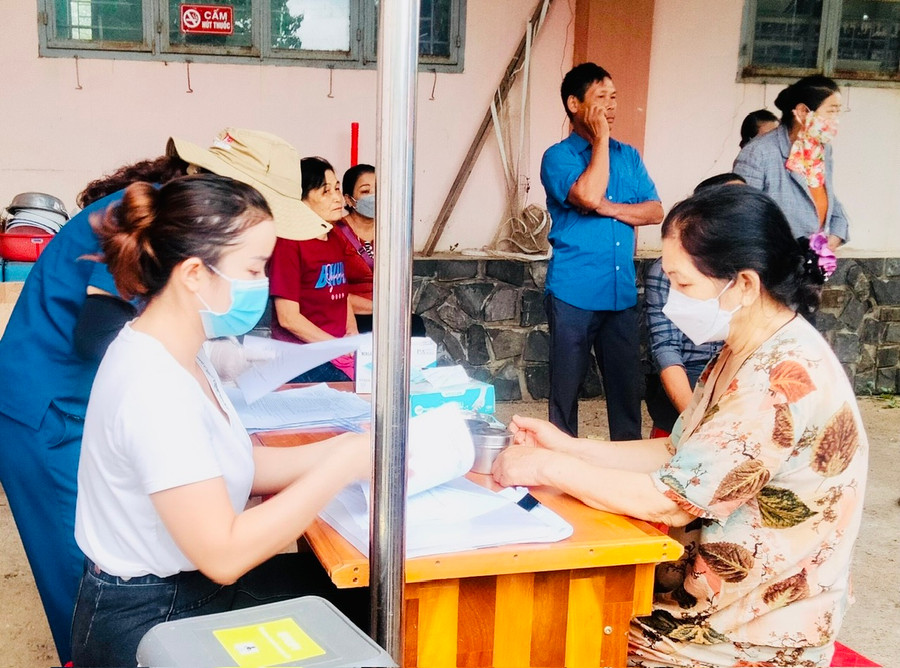 Bệnh viện Lao và bệnh phổi Gia Lai chủ động phối hợp khám sàng lọc bệnh lao trong cộng đồng tại huyện Kbang vào tháng 6-2024 vừa qua. Ảnh: Như Nguyện Bệnh viện Lao và bệnh phổi Gia Lai chủ động phối hợp khám sàng lọc bệnh lao trong cộng đồng tại huyện Kbang vào tháng 6-2024 vừa qua. Ảnh: Như Nguyện