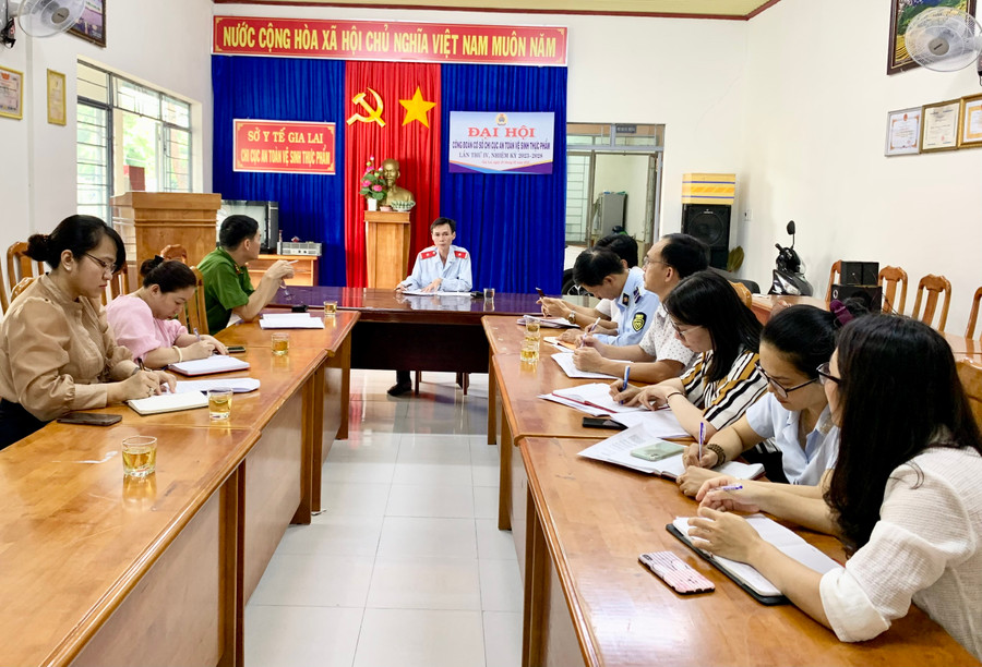 Quang cảnh cuộc họp. Ảnh: Như Nguyện