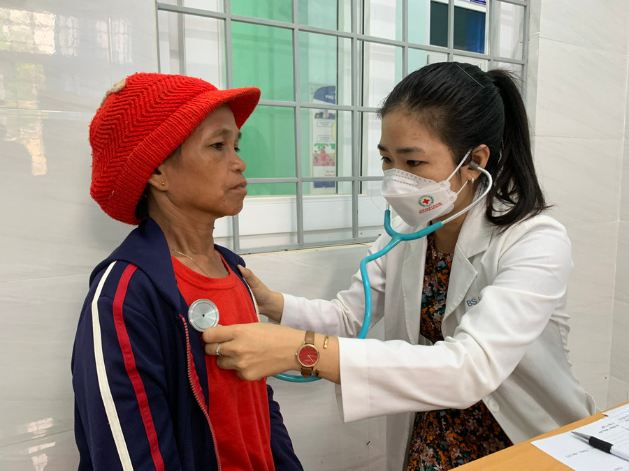 Khám chữa bệnh cho người dân tại Trạm Y tế xã Đê Ar, huyện Mang Yang. Ảnh: Như Nguyện Khám chữa bệnh cho người dân tại Trạm Y tế xã Đê Ar, huyện Mang Yang. Ảnh: Như Nguyện