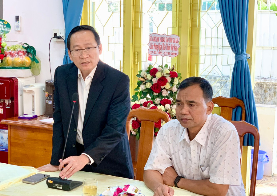 Phó Giám đốc Sở Y tế Lý Minh Thái cám ơn và tiếp thu các ý kiến chỉ đạo của lãnh đạo UBND tỉnh. Ảnh: Như Nguyện Phó Giám đốc Sở Y tế Lý Minh Thái cám ơn và tiếp thu các ý kiến chỉ đạo của lãnh đạo UBND tỉnh. Ảnh: Như Nguyện