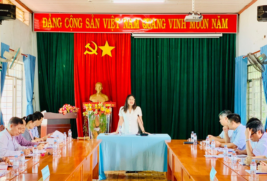 Bà Võ Thị Bảo Ngân-Phó Trưởng ban Văn hóa-Xã hội HĐND tỉnh, Tổ phó Tổ giám sát chủ trì buổi làm việc. Ảnh: Như Nguyện Bà Võ Thị Bảo Ngân-Phó Trưởng ban Văn hóa-Xã hội HĐND tỉnh, Tổ phó Tổ giám sát chủ trì buổi làm việc. Ảnh: Như Nguyện
