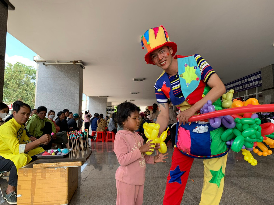 Các gia đình, nhà trường, các tổ chức, đoàn thể cùng tham gia, có trách nhiệm quan tâm, chăm sóc trẻ phòng ngừa tai nạn thương tích xảy ra cho trẻ. Ảnh: Như Nguyện Các gia đình, nhà trường, các tổ chức, đoàn thể cùng tham gia, có trách nhiệm quan tâm, chăm sóc trẻ phòng ngừa tai nạn thương tích xảy ra cho trẻ. Ảnh: Như Nguyện