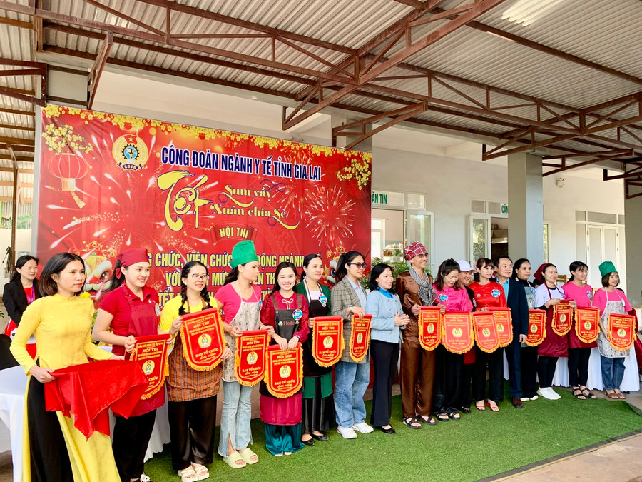 Hội thi công chức, viên chức, lao động ngành Y tế với bánh mứt truyền thống Tết Nguyên đán Giáp Thìn 2024 có 12 đội thi đến từ 14 công đoàn cơ sở trực thuộc Công đoàn ngành Y tế Gia Lai. Ảnh: Như Nguyện