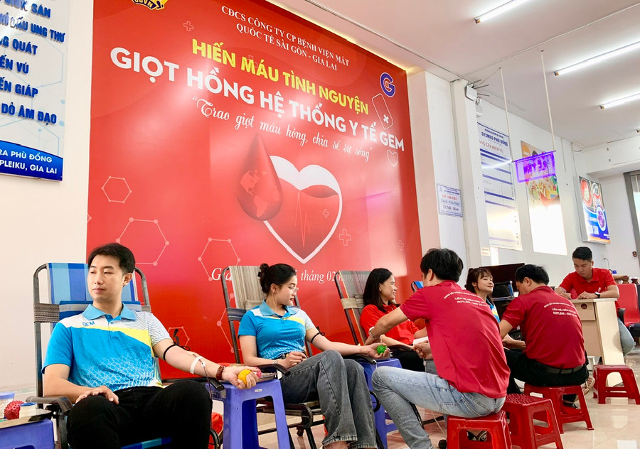 Chương trình Hiến máu tình nguyện Giọt hồng hệ thống y tế GEM thu về 46 đơn vị máu an toàn. Ảnh: Như Nguyện