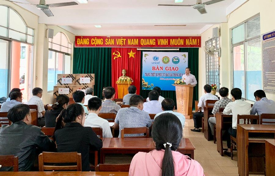 Quang cảnh bàn giao. Ảnh: Như Nguyện Quang cảnh bàn giao. Ảnh: Như Nguyện