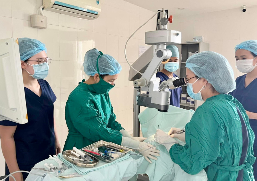 Thời gian qua, Bệnh viện Mắt Quốc tế Sài Gòn-Gia Lai đã triển khai nhiều chương trình cộng đồng ý nghĩa, thiết thực; trong đó có dự án “Mắt giả yêu thương” nhằm tìm kiếm và giúp đỡ những ai kém may mắn có mong ước lắp mắt giả nhưng chưa có điều kiện. Ảnh: Như Nguyện Thời gian qua, Bệnh viện Mắt Quốc tế Sài Gòn-Gia Lai đã triển khai nhiều chương trình cộng đồng ý nghĩa, thiết thực; trong đó có dự án “Mắt giả yêu thương” nhằm tìm kiếm và giúp đỡ những ai kém may mắn có mong ước lắp mắt giả nhưng chưa có điều kiện. Ảnh: Như Nguyện