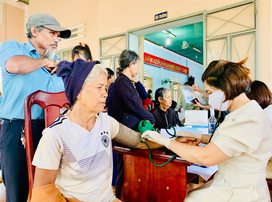 Gia Lai tăng cường triển khai các hoạt động chăm sóc sức khỏe, triển khai công tác dân số trong tình hình mới. Ảnh: Như Nguyện