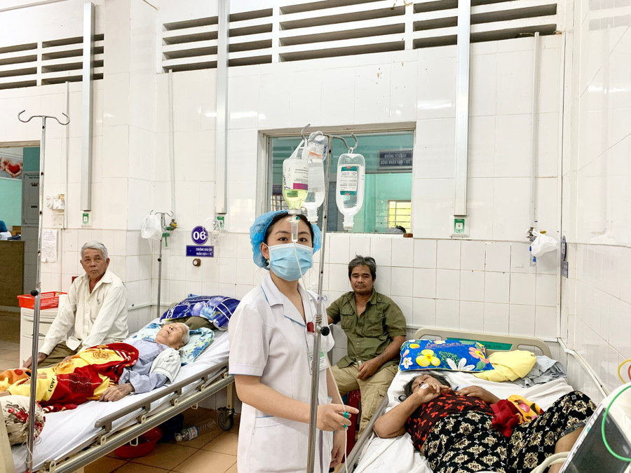 Khu xạ trị và trang thiết bị- Bệnh viện Đa khoa tỉnh được xây dựng và đi vào hoạt động sẽ góp phần nâng cao chất lượng dịch vụ y tế, đáp ứng yêu cầu khám, chữa cho người dân. Ảnh: Như Nguyện