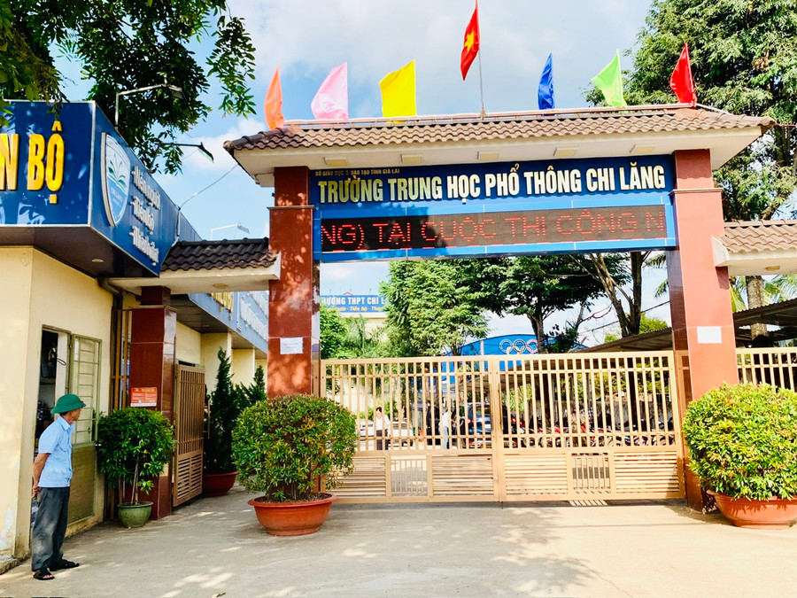 Trường THPT Chi Lăng nơi xảy ra vụ nghi ngờ ngộ độc thực phẩm. Ảnh: Như Nguyện Trường THPT Chi Lăng nơi xảy ra vụ nghi ngờ ngộ độc thực phẩm. Ảnh: Như Nguyện