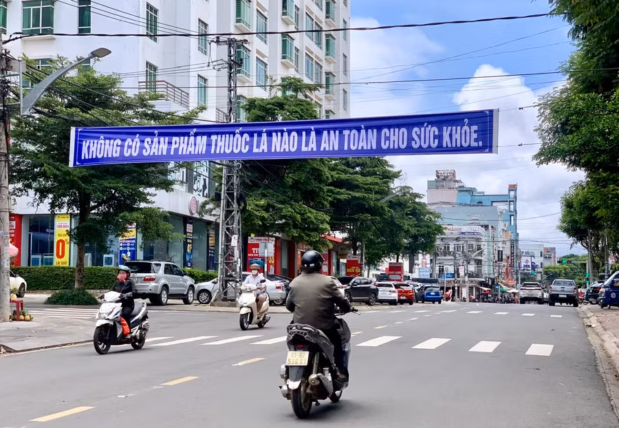 UBND tỉnh yêu cầu Sở Y tế tăng cường công tác thông tin, giáo dục, truyền thông về tác hại của thuốc lá điện tử, thuốc lá nung nóng. Ảnh: Như Nguyện