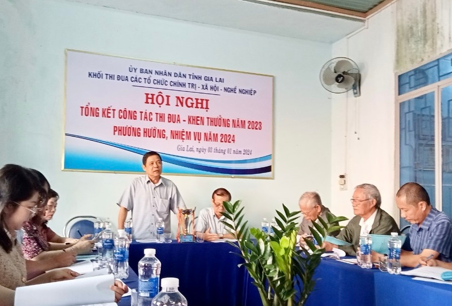 Ông Nguyễn Thanh Hùng- Chủ tịch Hội Đông y Gia Lai, Trưởng khối thi đua phát biểu tại hội nghị. Ảnh: Như Nguyện Ông Nguyễn Thanh Hùng- Chủ tịch Hội Đông y Gia Lai, Trưởng khối thi đua phát biểu tại hội nghị. Ảnh: Như Nguyện
