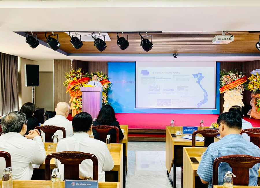 Ông Phạm Văn Học-Chủ tịch HĐTV, Tổng Giám đốc Bệnh viện Hùng Vương Gia Lai phát biểu tại lễ ký kết. Ảnh: Như Nguyện